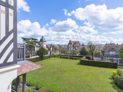 Jardin de l'établissement Apartment Marie Antoinette-1 by Interhome