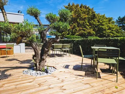 Jardin de l'établissement ibis Caen Porte d’Angleterre
