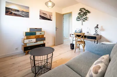 Coin salon dans l'établissement Petite Emeraude
