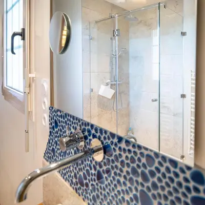 Salle de bains dans l'établissement Petite Emeraude