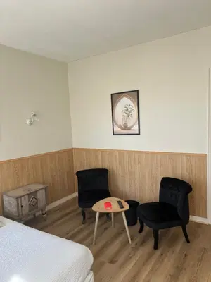 Coin salon dans l'établissement Hôtel Les Quais
