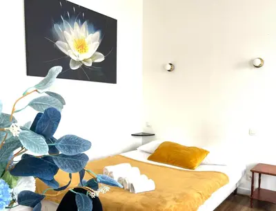 Un ou plusieurs lits dans un hébergement de l'établissement Hôtel Les Quais