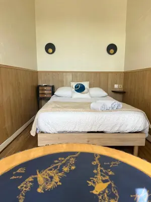Un ou plusieurs lits dans un hébergement de l'établissement Hôtel Les Quais