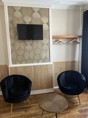 Télévision ou salle de divertissement dans l'établissement Hôtel Les Quais
