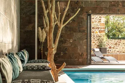 Piscine de l'établissement Clos l'Abbe, Piscine & Spa - Demeure de Prestige ou située à proximité