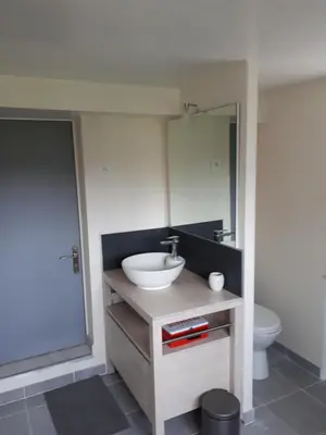 Salle de bains dans l'établissement Le cosy plage
