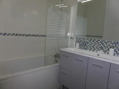 Salle de bains dans l'établissement Appartement Bayeux