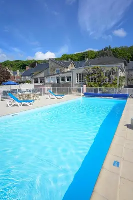 Piscine de l'établissement Appart Hôtel de la baie ou située à proximité