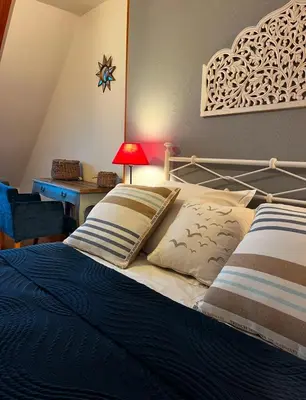Un ou plusieurs lits dans un hébergement de l'établissement Les Transats Chambre et appartements Face à la mer