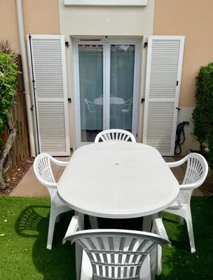 Terrasse ou espace extérieur de l'établissement LES MARINES 1 9217
