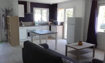 Cuisine ou kitchenette dans l'établissement Au coeur du d-day