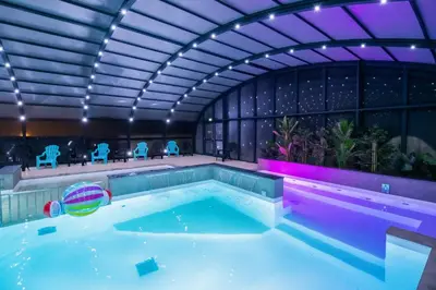Piscine de l'établissement Camping Les Carolins - 4 étoiles ou située à proximité