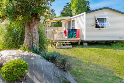 Jardin de l'établissement Camping Les Carolins - 4 étoiles
