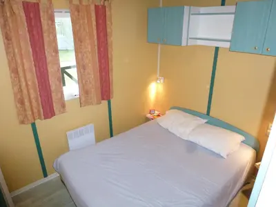 Un ou plusieurs lits dans un hébergement de l'établissement Village Vacances Les Sables d'Or
