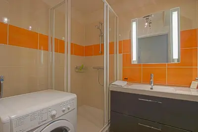 Salle de bains dans l'établissement IKE'S Deluxe APARTMENT in Bayeux