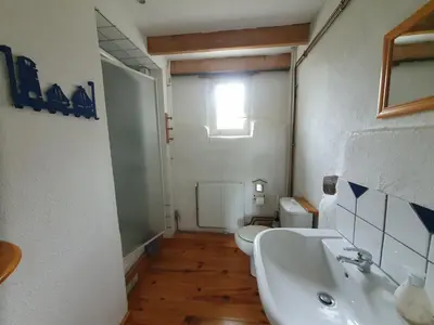 Salle de bains dans l'établissement Gîtes La Vicomterie