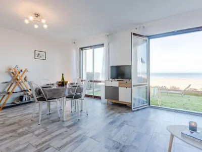 Télévision ou salle de divertissement dans l'établissement Apartment Les Caravelles-5 by Interhome