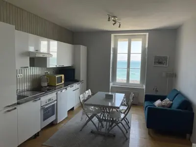 Cuisine ou kitchenette dans l'établissement Studio L'Abri des Flots by Interhome