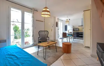 Cuisine ou kitchenette dans l'établissement 2 Bedroom Amazing Home In Dives-Sur-Mer