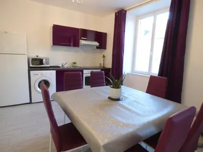 Cuisine ou kitchenette dans l'établissement Gite 7 km du Mont St Michel