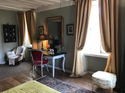 Coin salon dans l'établissement Hôtel Tanquerey de La Rochaisière