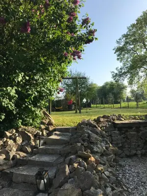Jardin de l'établissement Chez Natacha et Adrien