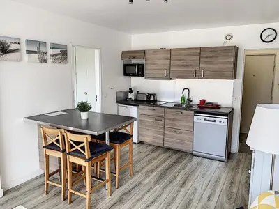 Cuisine ou kitchenette dans l'établissement 2 PIECES CENTRE ET MER