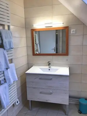 Salle de bains dans l'établissement Le Pressoir de la Gervaiserie - 300m de la plage