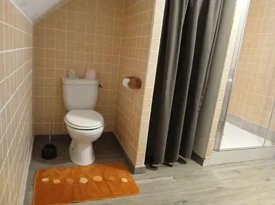 Salle de bains dans l'établissement Les Hortensias