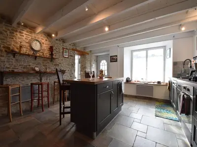 Cuisine ou kitchenette dans l'établissement Quiet Normandy Retreat