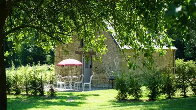 Jardin de l'établissement Domaine du Manoir de Vains