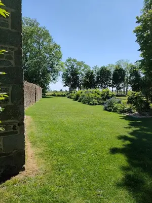 Jardin de l'établissement Domaine du Manoir de Vains