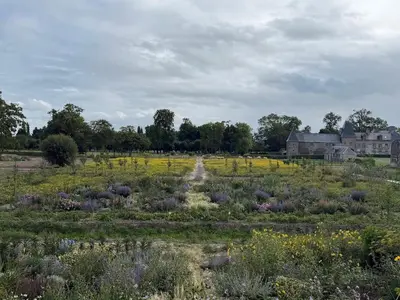 Jardin de l'établissement Domaine du Manoir de Vains