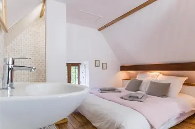 Un ou plusieurs lits dans un hébergement de l'établissement Domaine du Manoir de Vains
