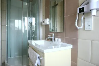 Salle de bains dans l'établissement Cit'Hotel La Villa Julia