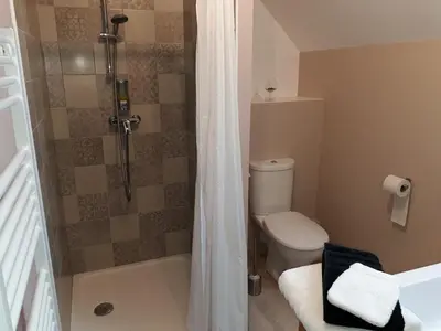 Salle de bains dans l'établissement Relais de la Liberte - Utah Beach