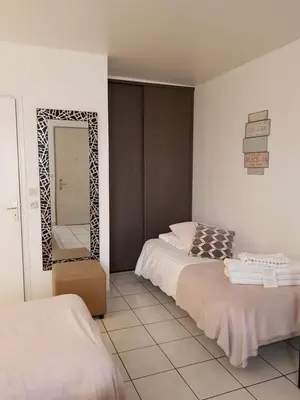 Un ou plusieurs lits dans un hébergement de l'établissement Hôtel L'ideal le Mountbatten