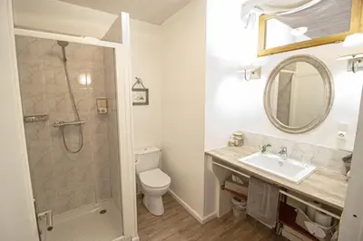 Salle de bains dans l'établissement Les 4 saisons