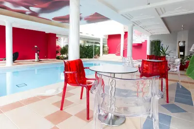 Piscine de l'établissement Le Domaine Des Chevaliers De Malte ou située à proximité