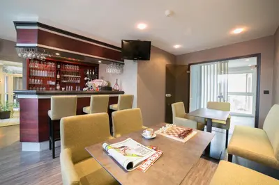 Coin salon dans l'établissement Hotel Beau Rivage