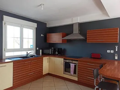 Cuisine ou kitchenette dans l'établissement Maison, 5km de la mer