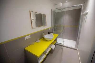 Salle de bains dans l'établissement Au Manoir des Loges