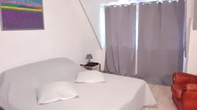 Un ou plusieurs lits dans un hébergement de l'établissement Maison charmante à Sourdeval avec jardin clôturé