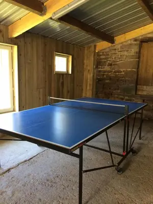 Tennis de table au sein de l'établissement les roulottes de l'airou ou à proximité