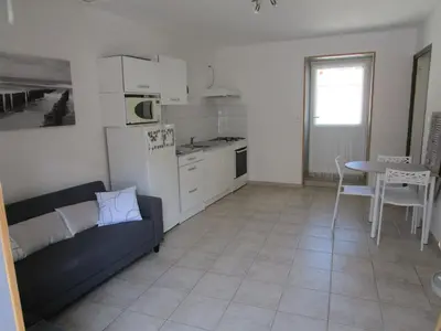 Cuisine ou kitchenette dans l'établissement maisonnette avec jardin proche du Mont Saint Michel