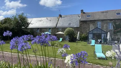 Jardin de l'établissement La Metairie du Vauhariot - Cottages de Caractère Vue Mer - Terrasse & Piscine Intérieure Chauffée