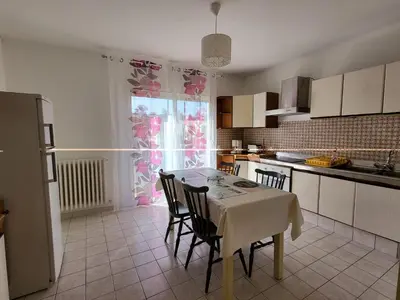 Cuisine ou kitchenette dans l'établissement Résidence Rose des Vents