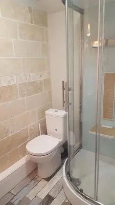Salle de bains dans l'établissement Douceur du D-Day sites historiques du Débarquement