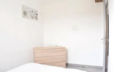 Un ou plusieurs lits dans un hébergement de l'établissement Beautiful Apartment In Sainteny