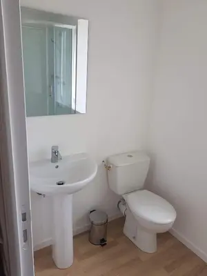 Salle de bains dans l'établissement CHAMBRES / BEDROOM